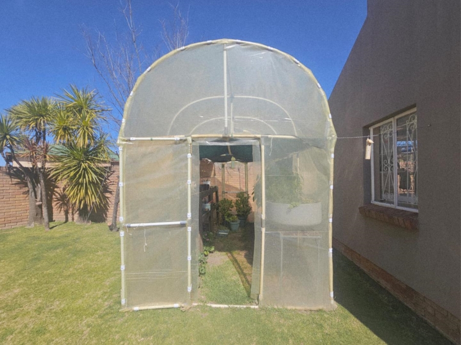 5 Bedroom Property for Sale in Ladybrand Free State